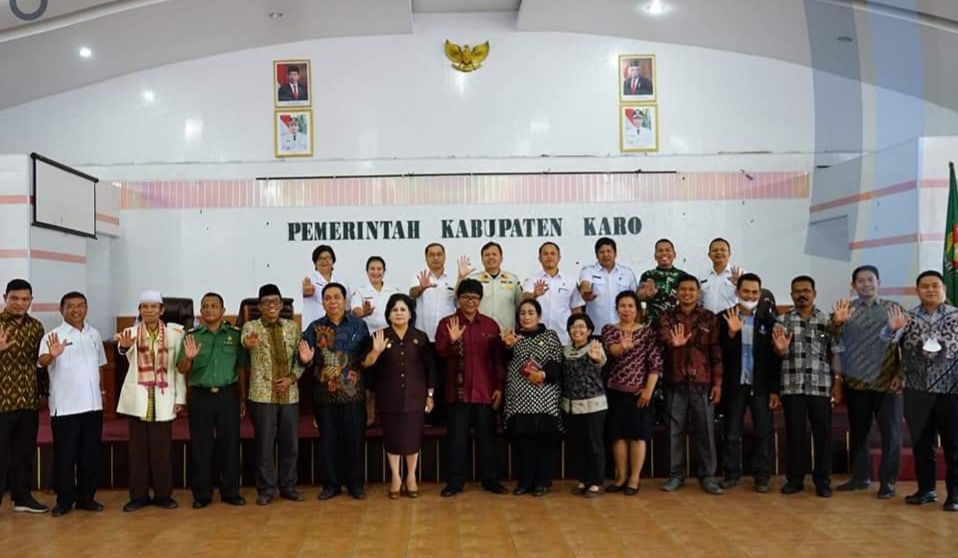 Bupati Karo, Forkopimda dan Tokoh Agama Saat Sesi Foto Bersama (Diskominfo Karo)