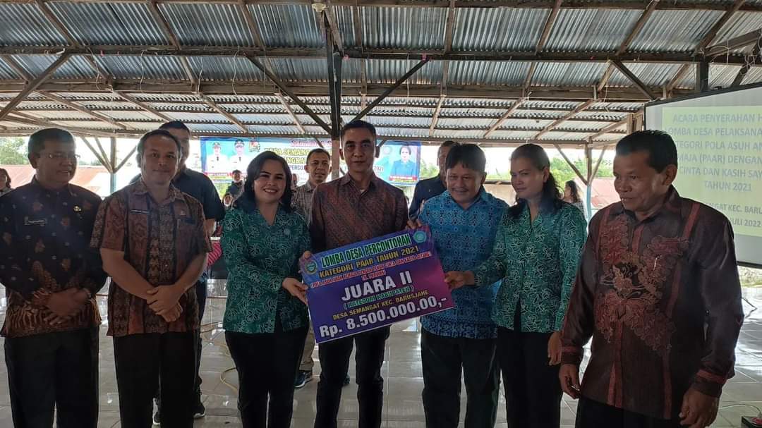 Pemkab Karo Sampaikan Apresiasi Desa Semangat (Foto : Rekro)