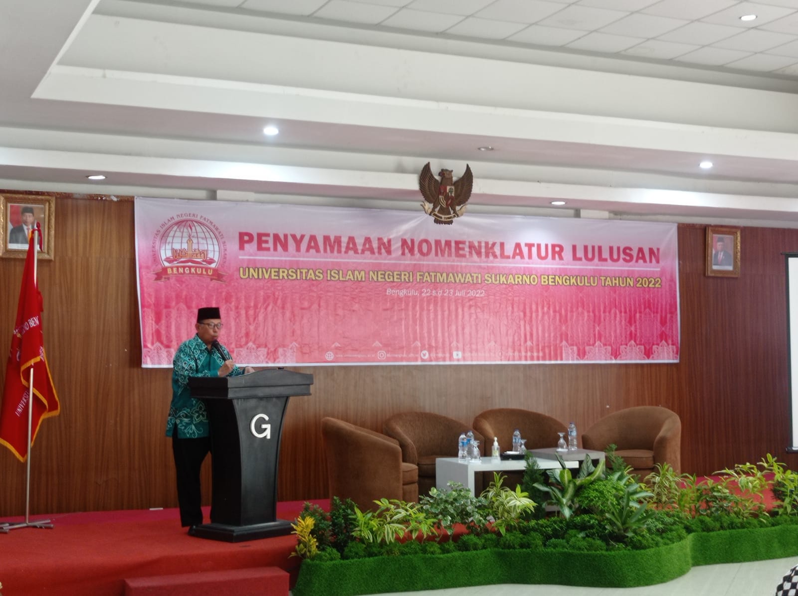 Prof Dr KH Zulkarnain MPd selaku Rektor UINFAS