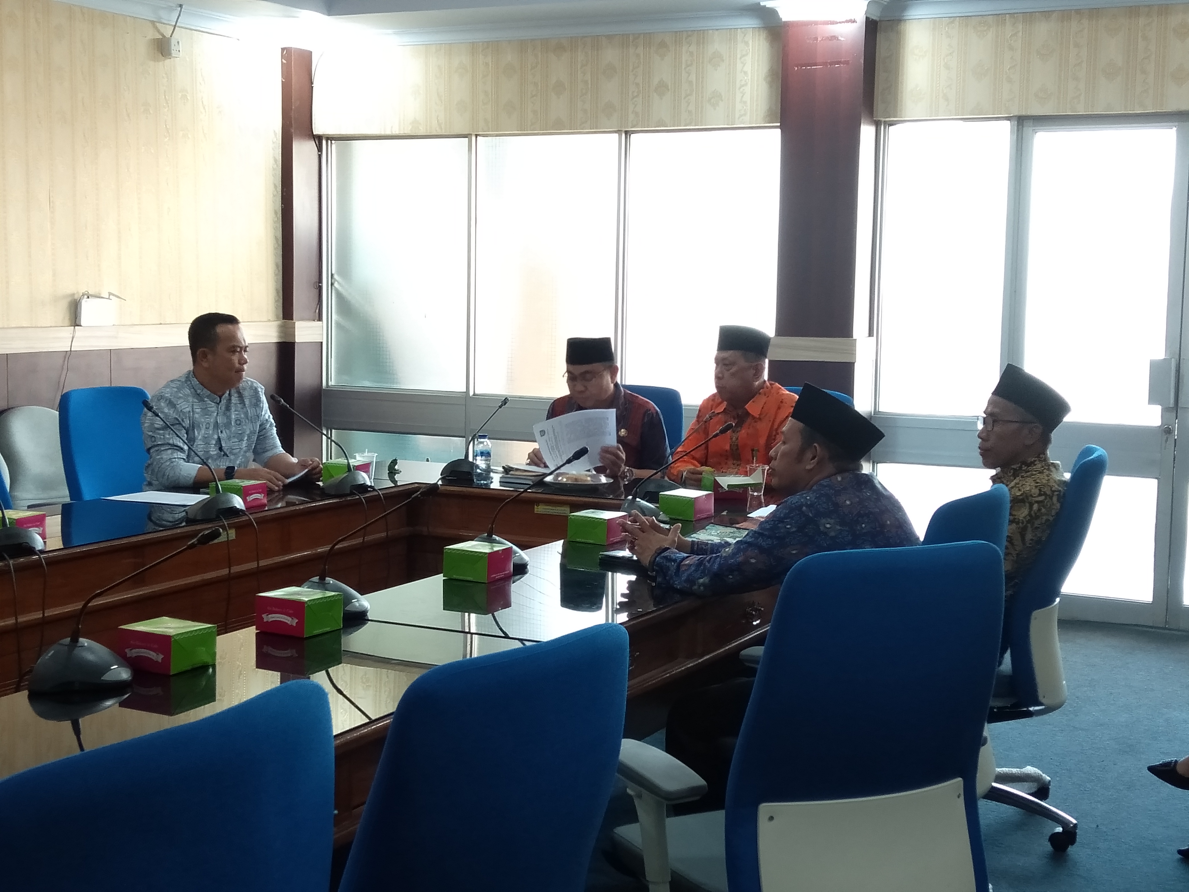 Rapat ini dihadiri Asisten I Bidang Pemerintahan dan Kesejahteraan Rakyat Setda Provinsi Bengkulu Khairil Anwar, Rektor UIN Fatmawati Sukarno Bengkulu Zulkarnain Dali, Kabag Umum UIN Fatmawati Sukarno Bengkulu Sri Ihsan,  Kordinator Kerjasama UIN Fatmawati Sukarno Bengkulu Solihin serta Jajaran OPD Terkait (Foto : R25)