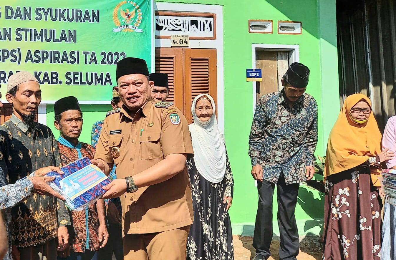 Bupati Seluma Meresmikan Penyelesaian Program Pengentasan Rumah Tidak Layak Huni ( Foto : MC Seluma )