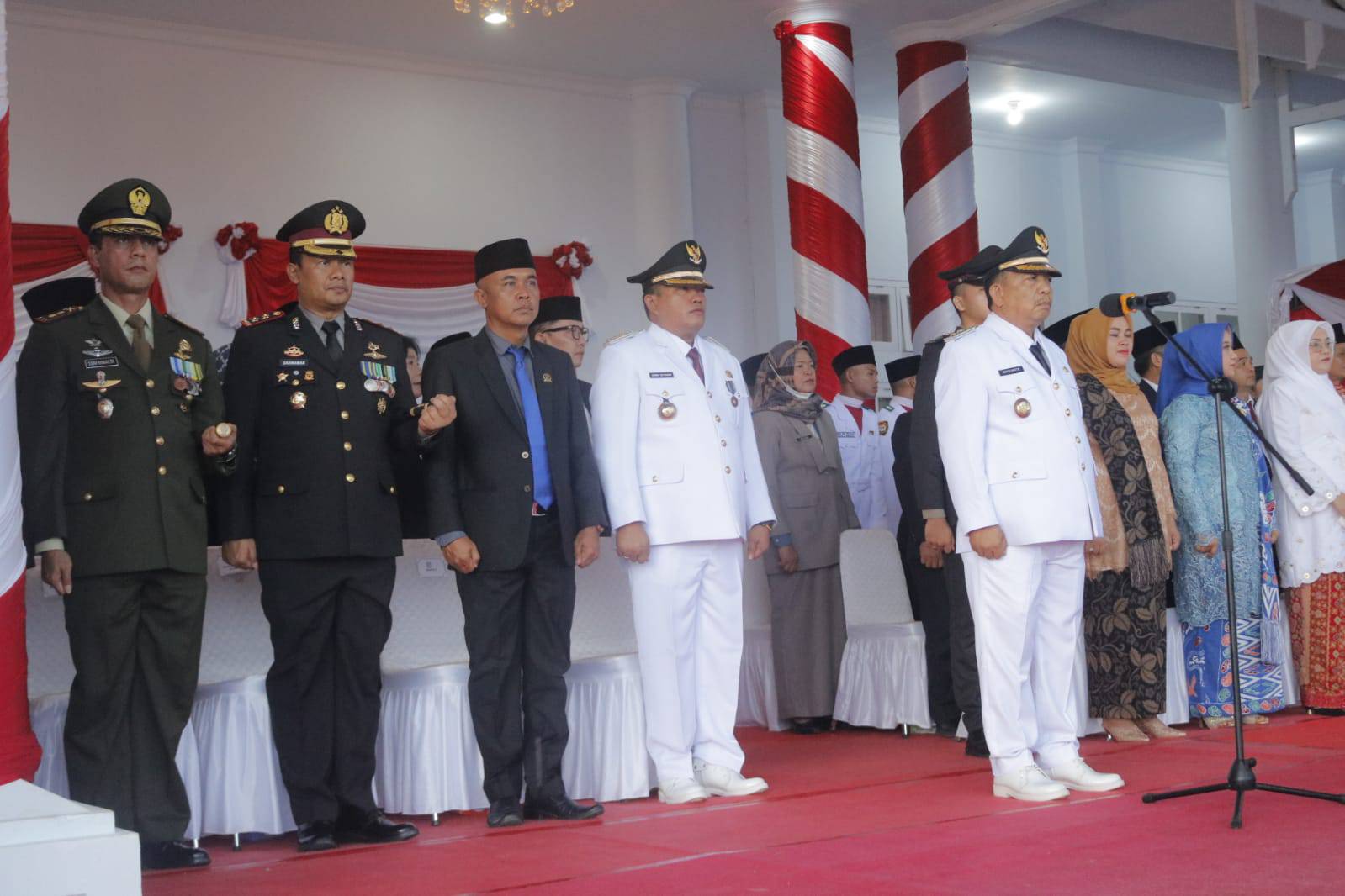 Upacara Penurunan Bendera Dalam Rangka HUT Ke-77 Seluma ( Foto : MC Seluma )