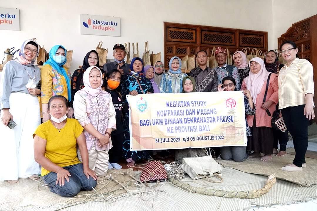 Sebanyak tujuh orang pengrajin binaan Dewan Kerajinan Nasional Daerah (Dekranasda) Sumatera Utara (Sumut) mengikuti studi komparasi dan magang (study tour) di Bali