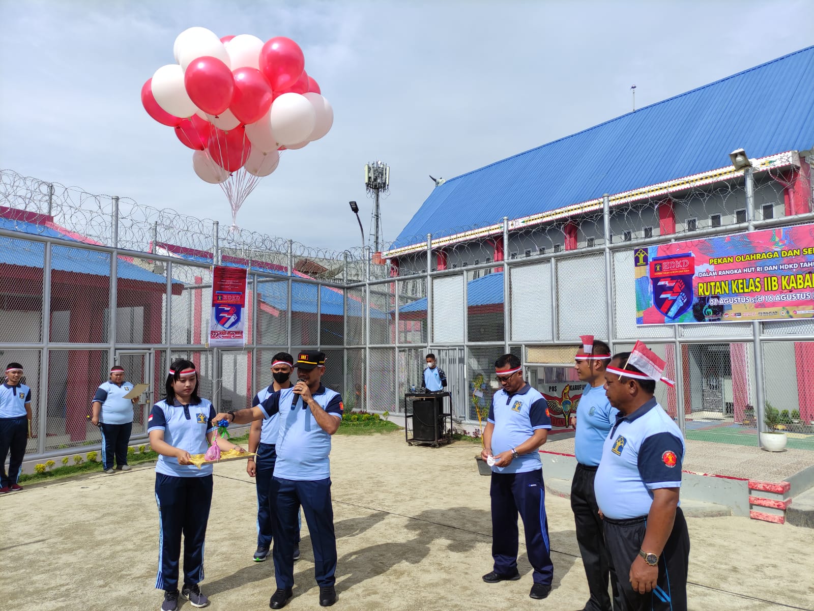 Kepala Rutan Kelas IIB Kabanjahe, Sangapta Surbakti, Senin (01/08/2022) pukul 09.00 WIB secara resmi  membuka kegiatan Pekan Olahraga dan Kesenian (Porseni) bagi pegawai dan Warga Binaan  Rutan Kabanjahe