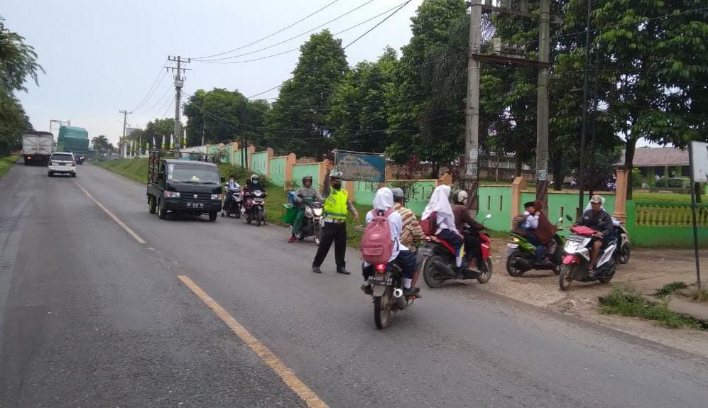 Personel Polres Batu Bara saat melakukan Strong Point.(foto/ist)