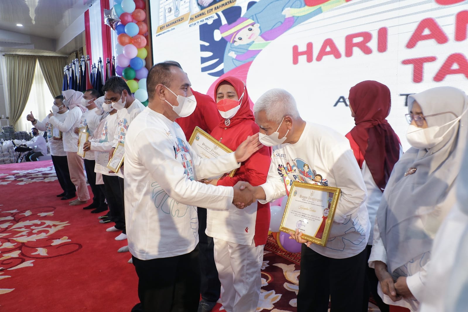 Bupati Asahan Terima Penghargan Kabupaten Layak Anak