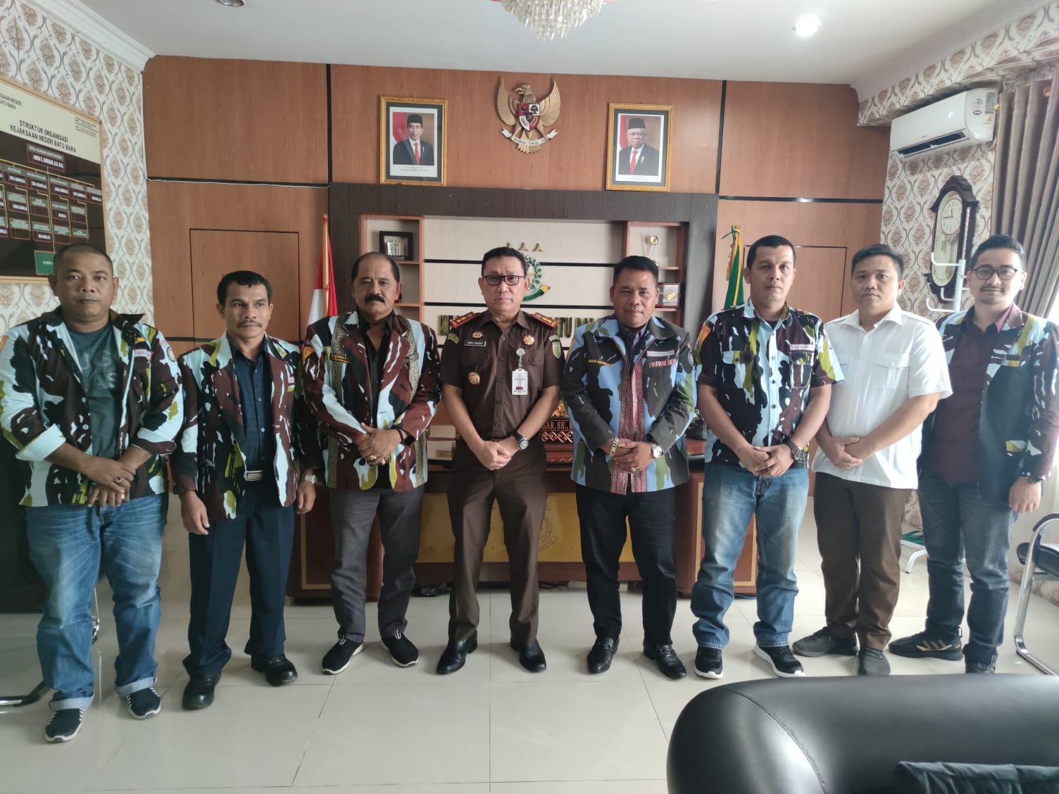 Pengurus DPK IPK Batu Bara saat foto bersama dengan Kepala Kejari Batu Bara Amru Siregar (foto/ Zulfauzan)