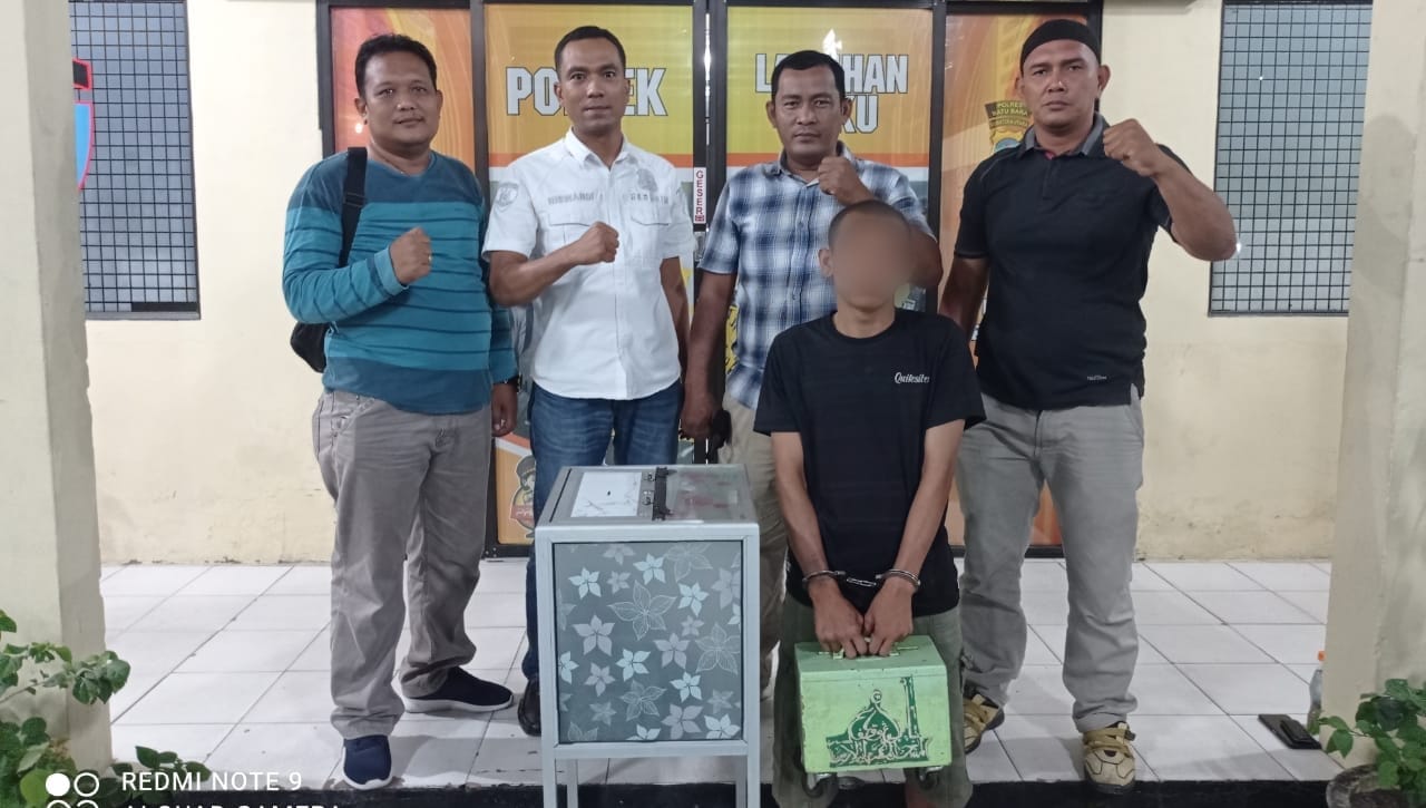 Dua pelaku pencurian kotak infaq diamankan unit reskrim polsek labuhan ruku. (foto: istimewa)