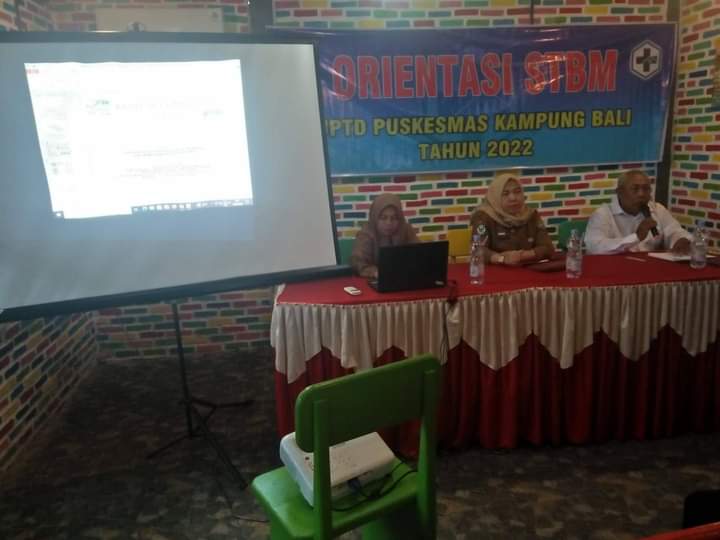 Kadinkes Lakukan Kegiatan Orientasi STBM di Kampung Bali
