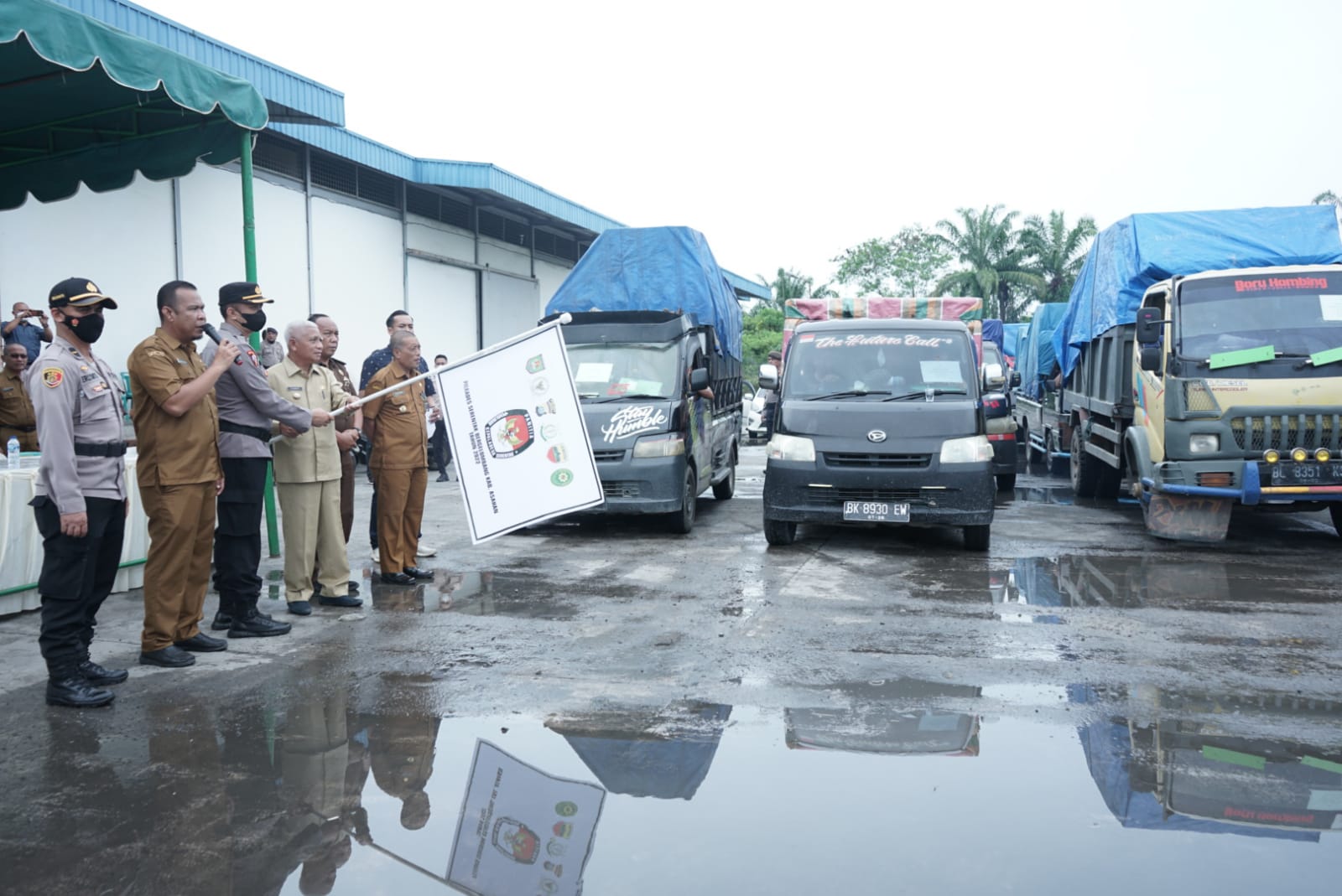Bupati Asahan Lepas Logistik Pilkades Serentak Bergelombang