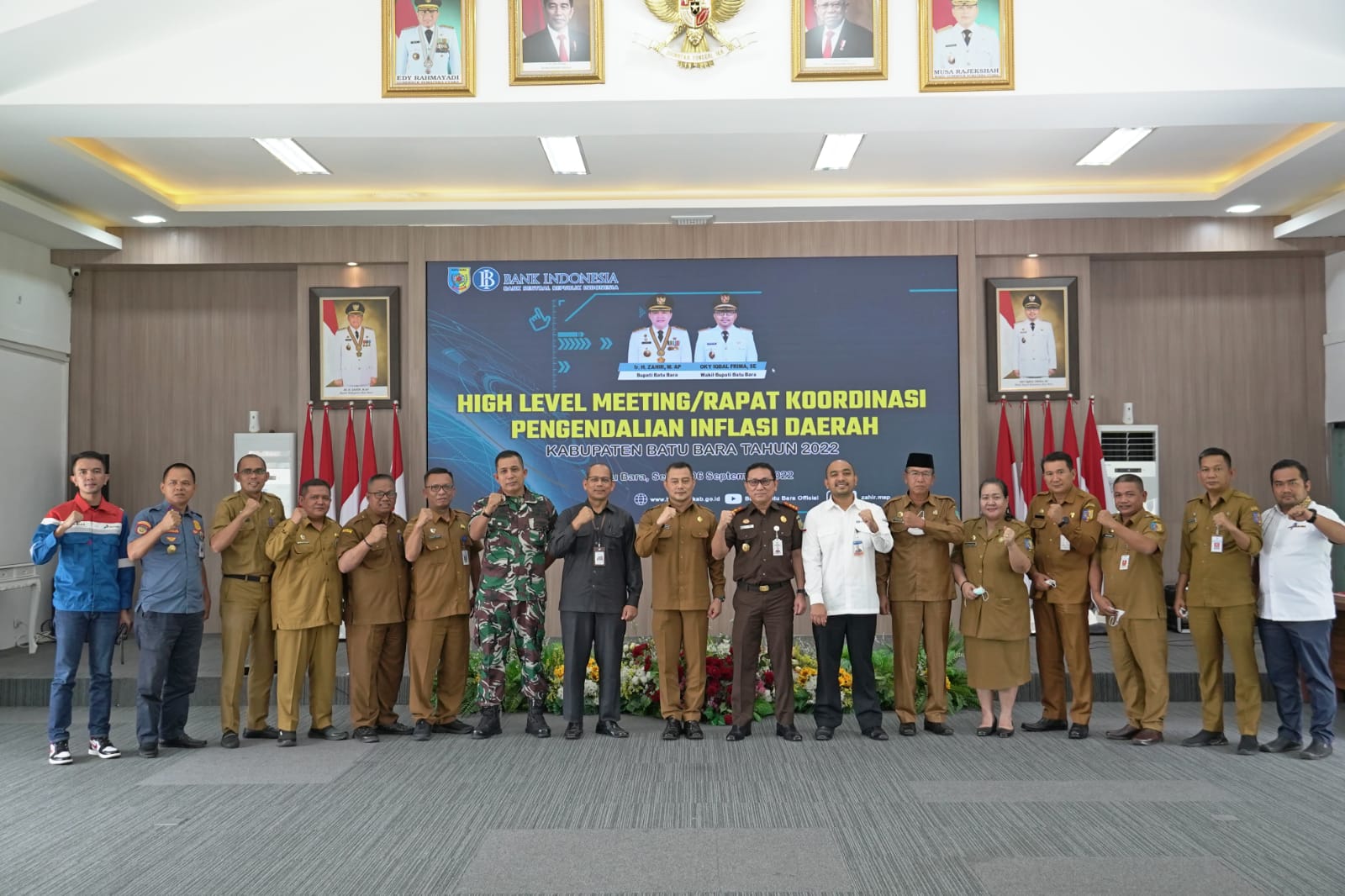 Bupati Batu Bara Ir Zahir foto bersama dengan Kepala OPD Pemkab Batu Bara.(foto/Istimewa)