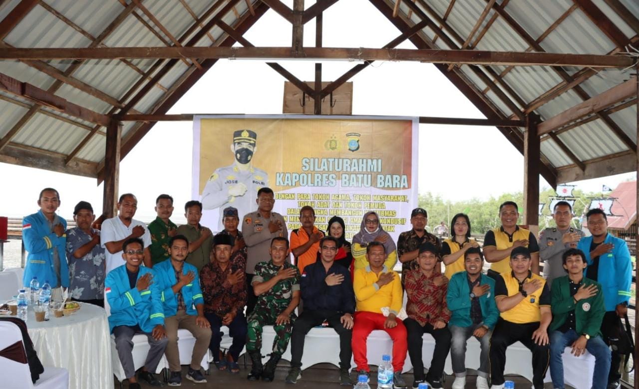 Kapolres Batu Bara AKBP Jose DC Fernandes menjalin silaturahmi dengan tokoh masyarakat (Foto/Zfn)