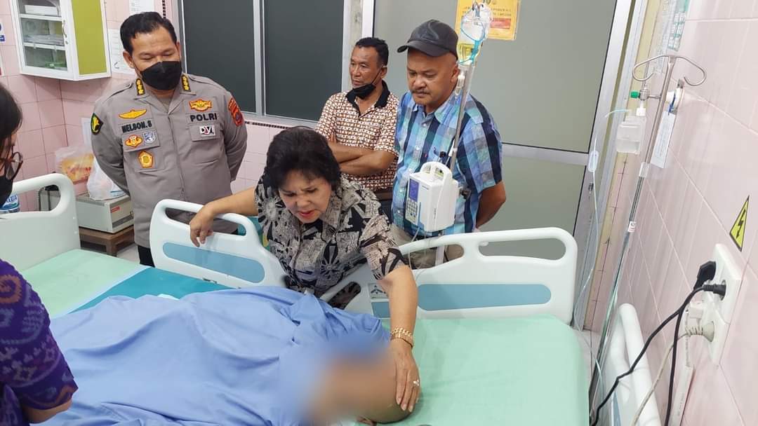 Bupati Karo Besuk Balita Korban Kekerasan