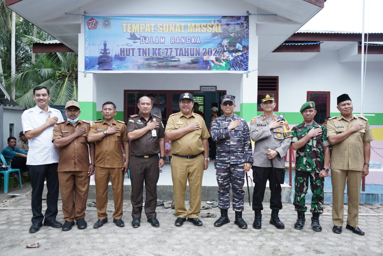 Wabup Asahan Tinjau Karya Bakti dan Bakti Sosial Lanal Tb/AS