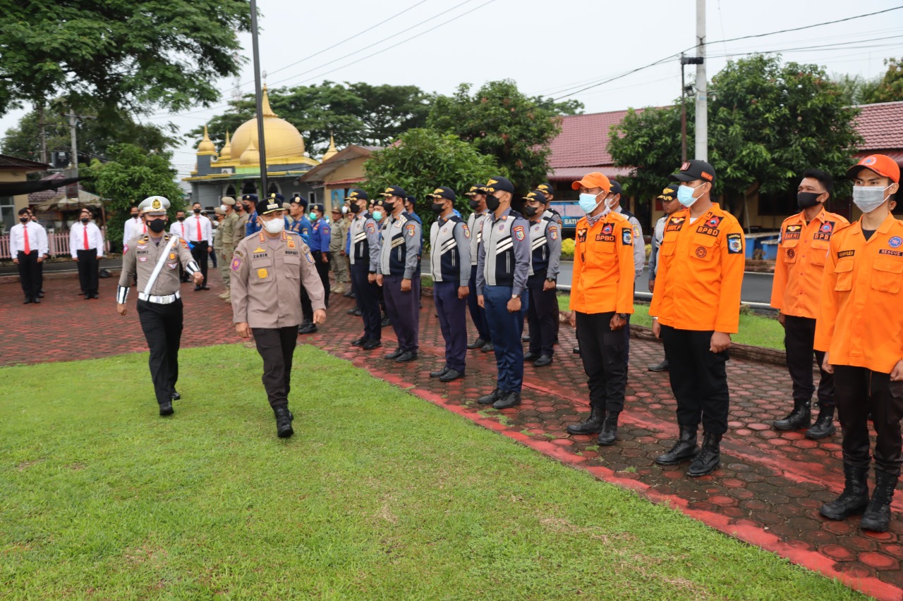 Bupati Batu Bara Zahir pimpin apel Gelar Pasukan Ops Zebra Toba 2022 (foto: istimewa)