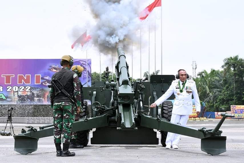 Peringati HUT Ke 77 TNI Gubsu Tembakkan Meriam