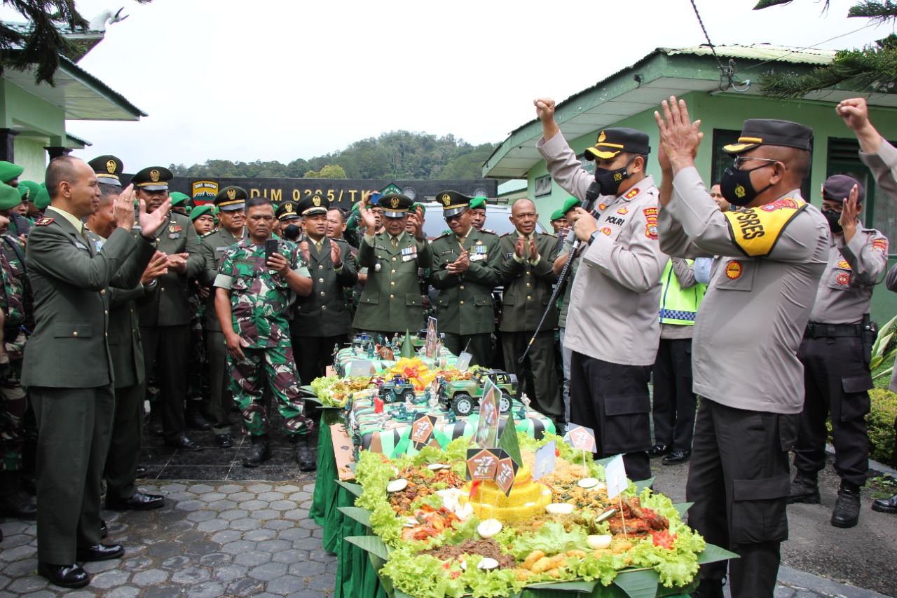 Polres Tanah Karo Berikan Kejutan Kepada Personil TNI di HUT ke-77