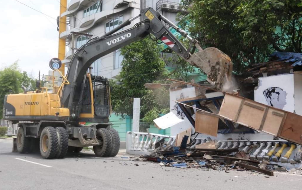 Pemko Medan Kembali Bongkar Bangunan Di Atas Fasilitas Umum