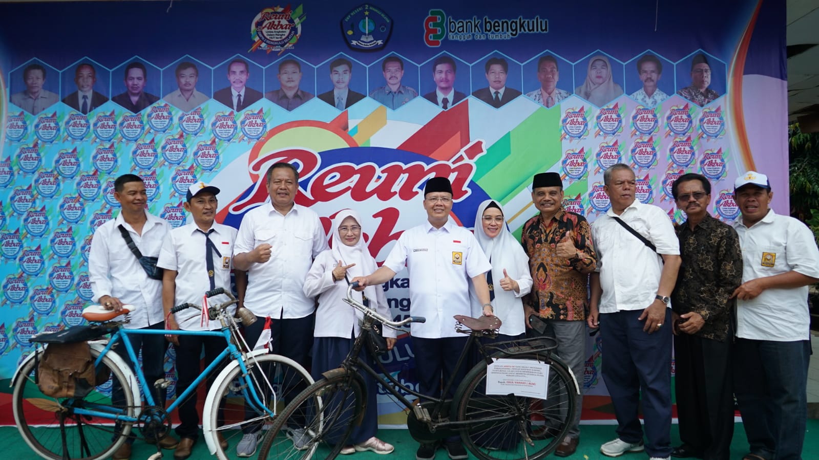 Gubernur Rohidin Hadiri Reuni Akbar Lintas Angkatan SMPN 2 BS