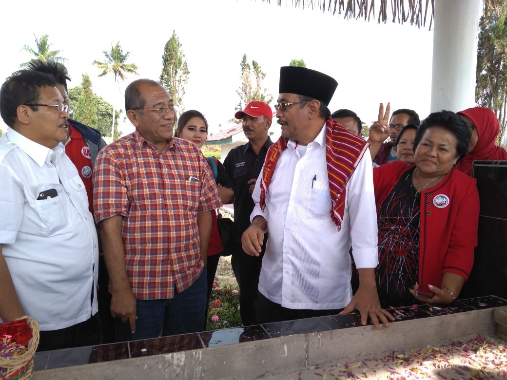Calon Gubernur Sumatera Utara Djarot Saiful Hyadat Kunjungi Makam Pahlawan Nasional KIRAS BANGUN