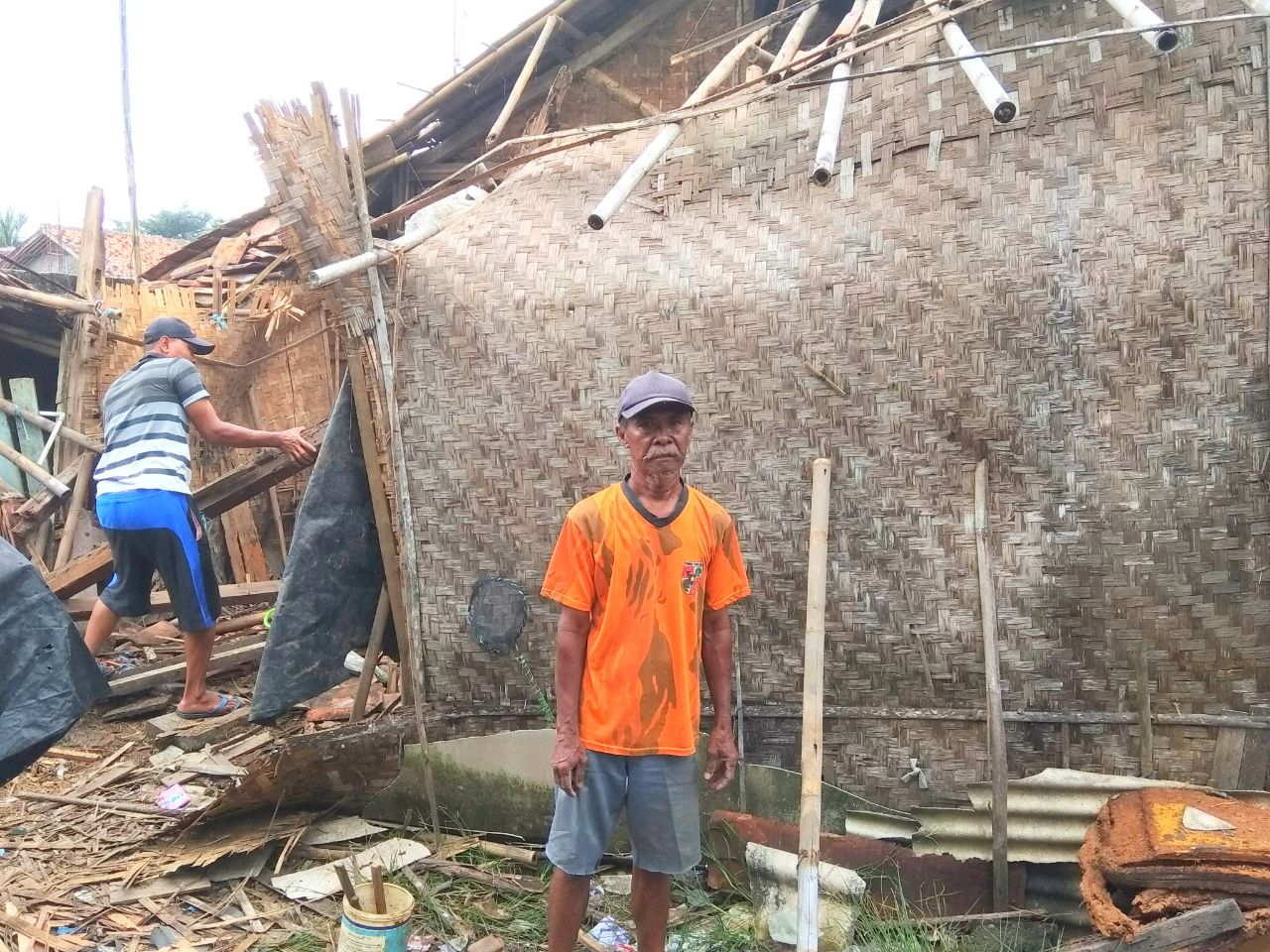 Seperti inilah rumah suheri sebagian yang ambruk