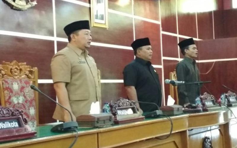 Rapat paripurna dengan agenda mendengarkan pandangan fraksi atas nota keuangan APBD-P 2017