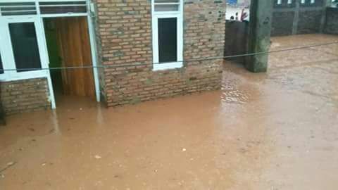 Rumah Warga Yang terlihat terendam banjir (foto,ade budi)