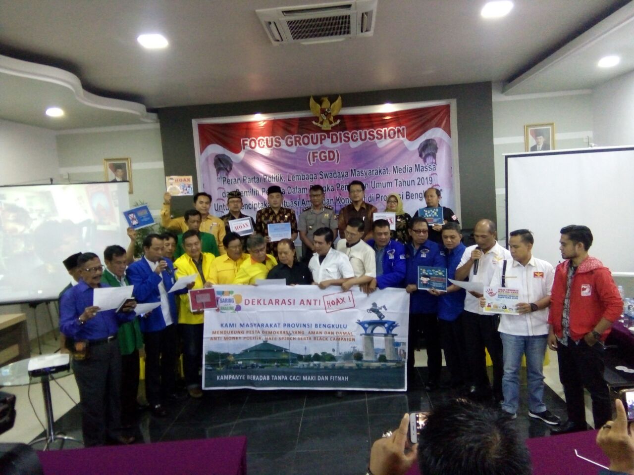 Usai Mengelar Acara Foto Bersama