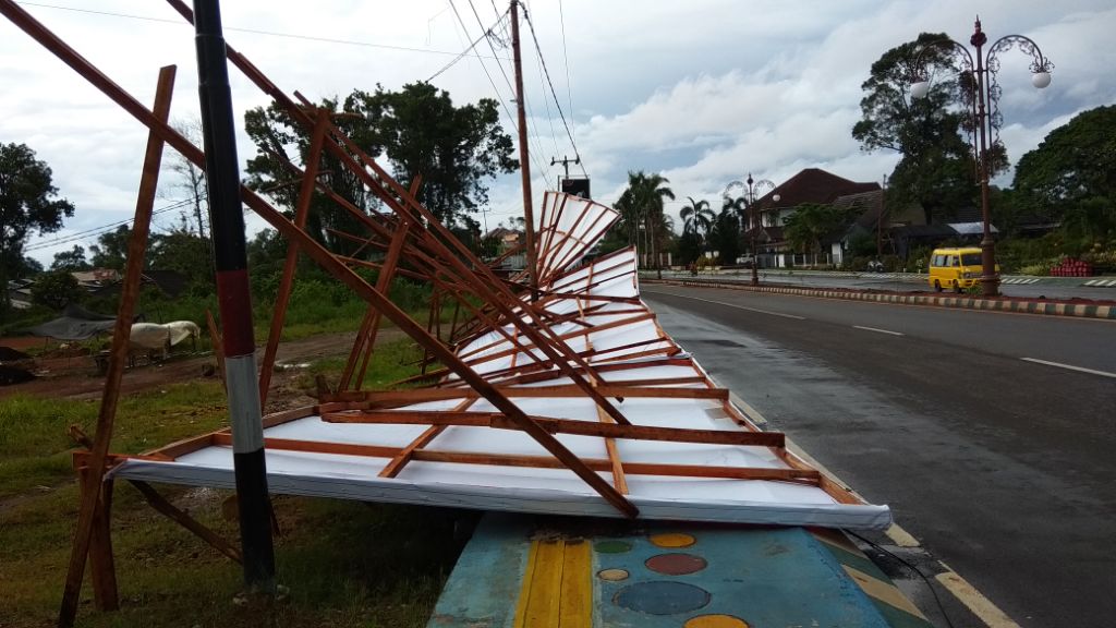 Kondisi Terkini Lokasi Papan Baliho yang Rubuh