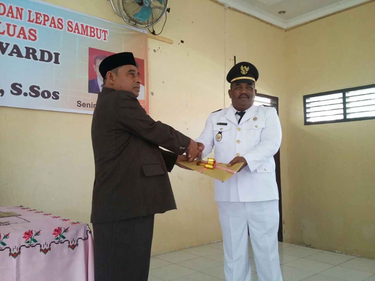 Serah Terima Jabatan Camat Drs. Mawardi kepada Usman K. S.Sos di Aula Kantor Camat Tanah Luas Kabupaten Aceh Utara