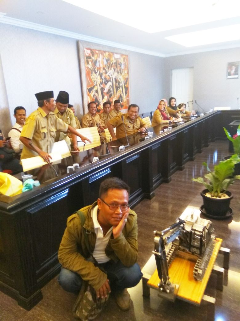 Para kades angkatan 67 yang lakukan hearing