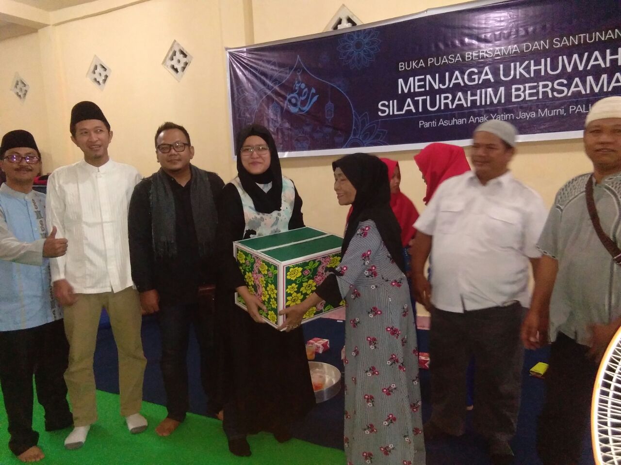 Tampak saat pemberian santunan kepada Panti Asuhan