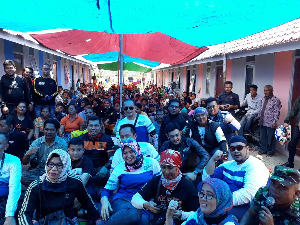 Anggota IMBI saat Foto bareng bersama warga Desa mardingding