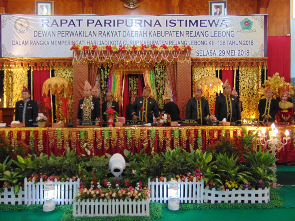 Tampak Ketua DPRD RL Memimpin Rapat Paripurna