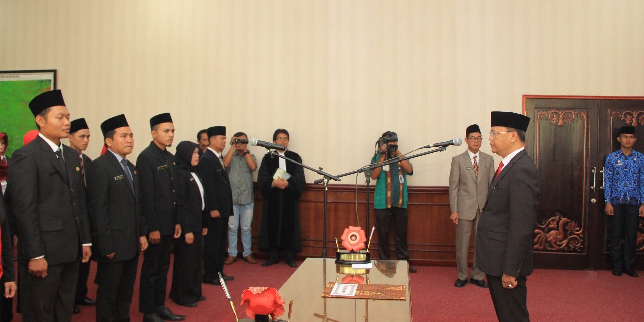 Dilantik, Pejabat Fungsional Pemrov Diminta Bekerja Maksimal