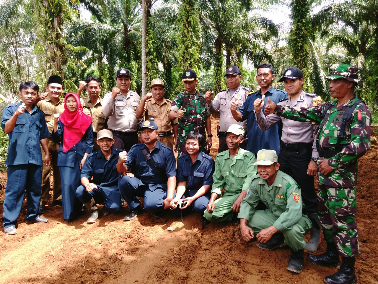 Foto Bersama TNI dalam rangka TMMD