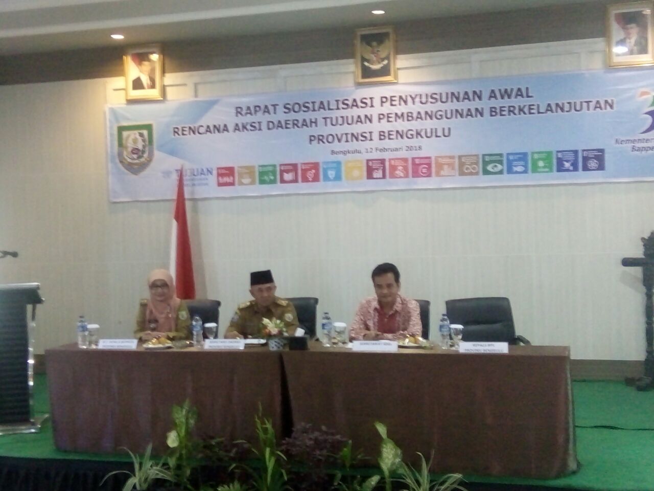 Tampak Sekprov, Kepala Bappeda menghadiri Rapat Sosialiasi
