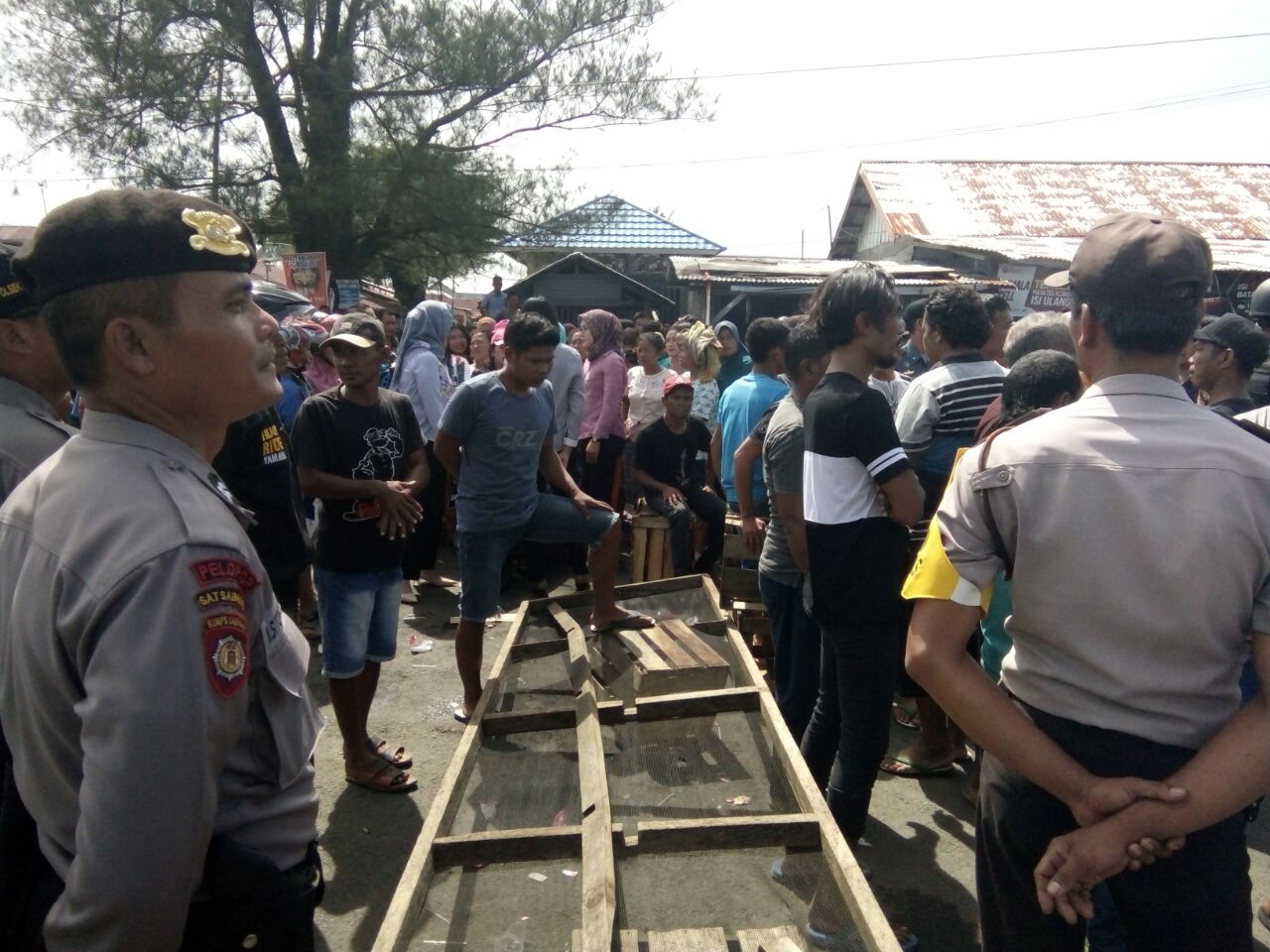 Kondisi pemblokiran Jalan terkait Permasalahan Nelayan