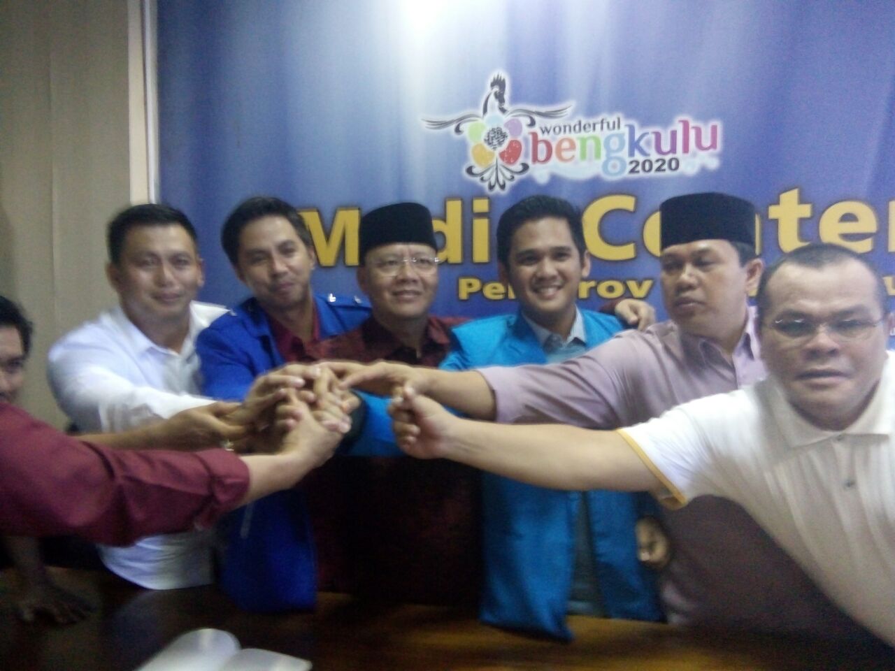 Tampak Plt Gubernur Bengkulu Rohidin Mersyah bersama KNPI Provinsi 