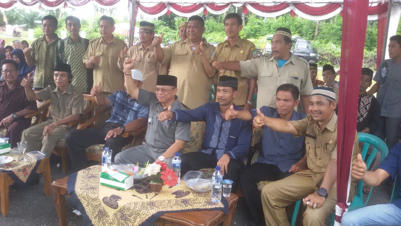 Usai acara isra mi'raj para tamu yang hadir foto bersama