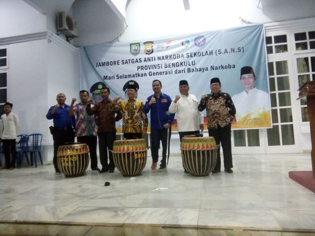 Tampak Gubernur Bengkulu Rohidin Mersyah foto bersama