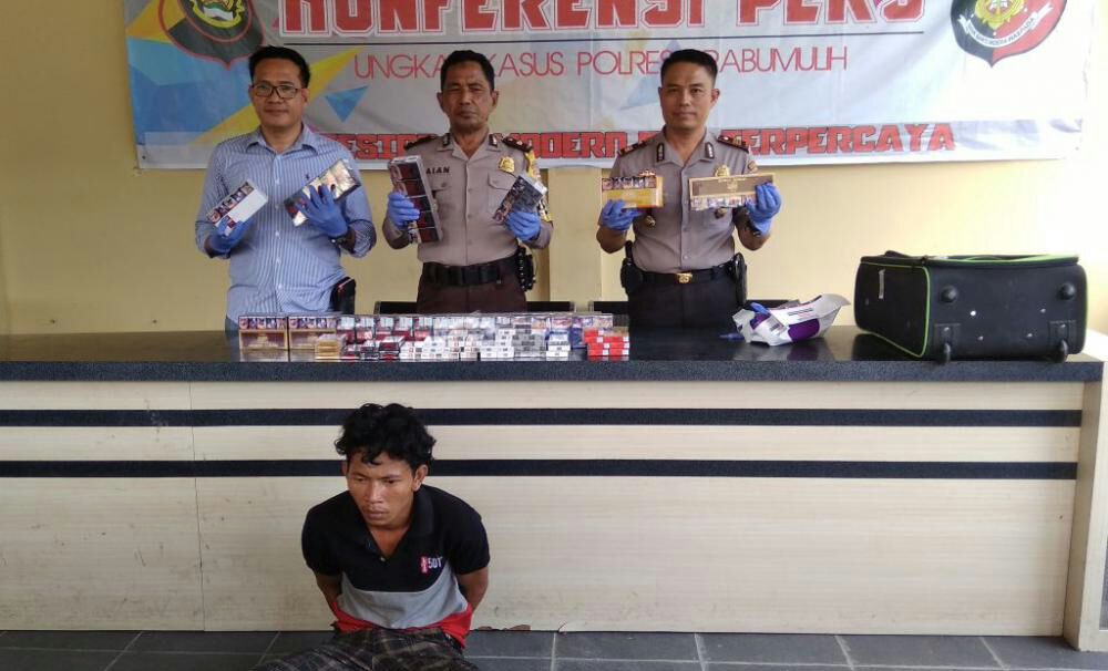 Tampak jajaran kepolisian amankan pelaku 