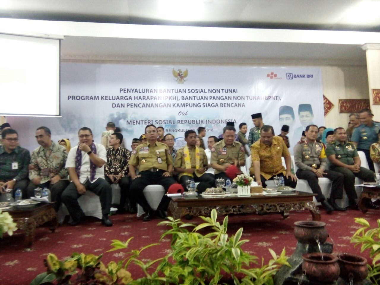 Tampak  hadir Mentri Sosial serta Plt Gubernur Bengkulu,Kapolda 