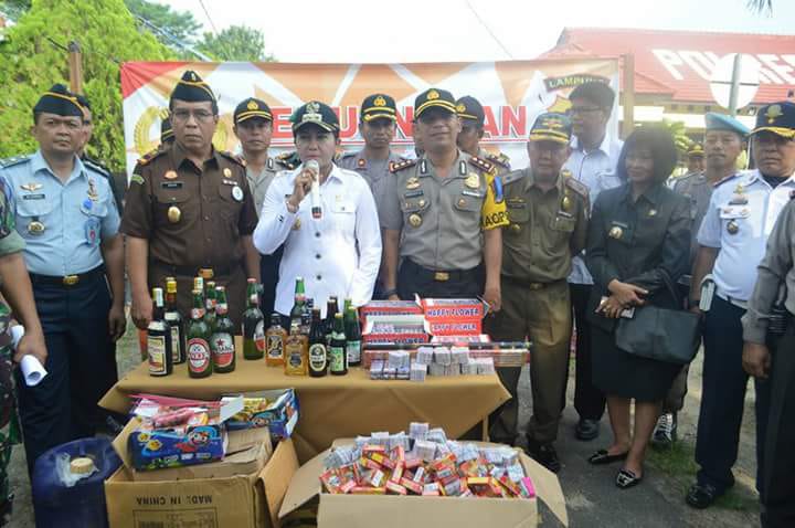 Mapolres Tuba Memusnahkan Miras yang di hadiri Bupati 