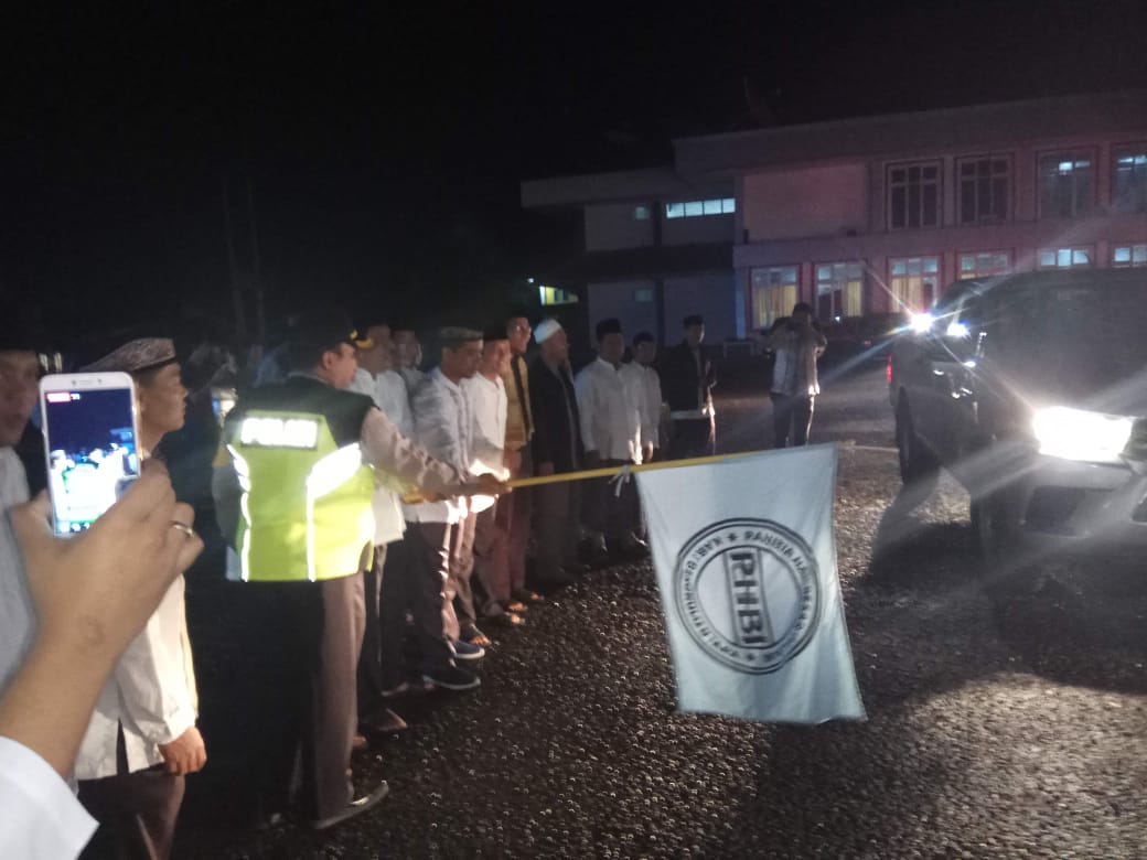 Tampak Bupati BU Ir Mian Melepas Peserta Pawai 