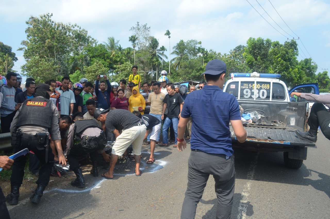 Tampak satuan Polisi sedang lakukan olah TKP