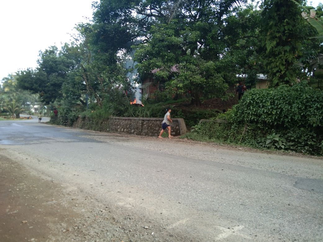 Tampak Jalan yang sedang diperbaiki dan mengakibatkan Adanya Debu 