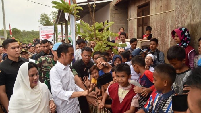 Tampak Presiden RI Joko Widodo menyapa Masyarakat 