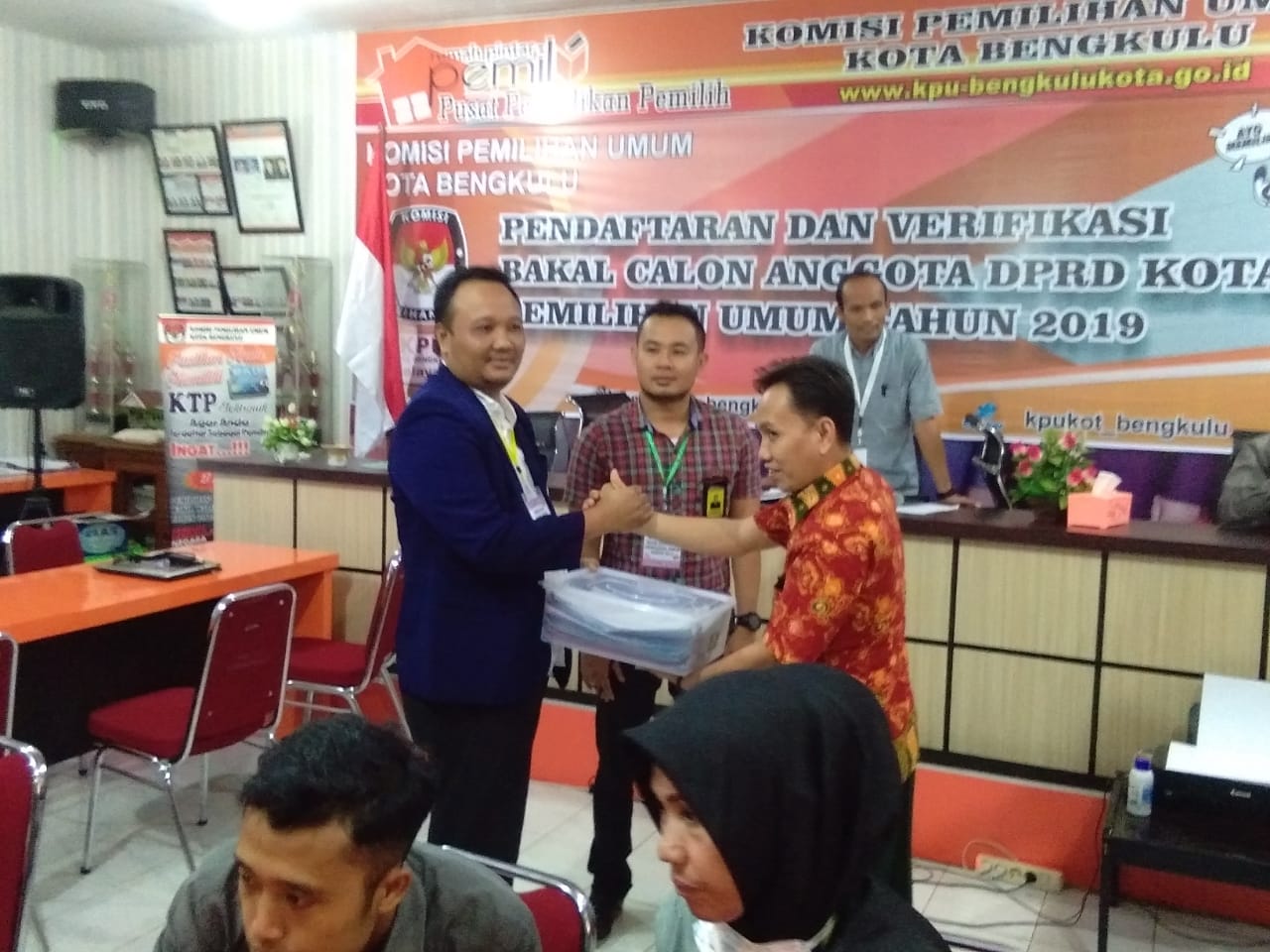 Pendaftaran Nasdem Kota ke KPU