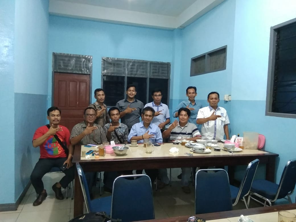 Foto Bersama Wakil Sekretaris DPW PAN Pali Bersama Kader